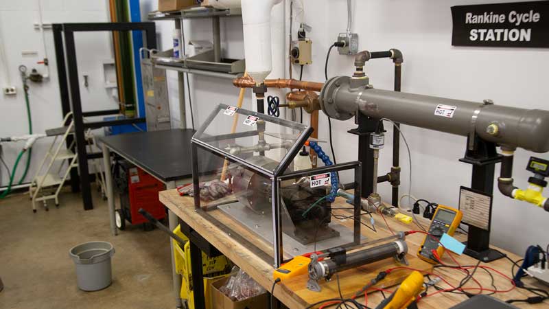 Equipment in mechanical engineering lab